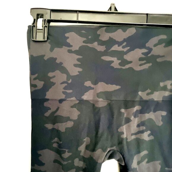 Spanx Camo Leggings Size Medium Look at Me Now Athleisure Comfort FL3515 - Picture 5 of 12